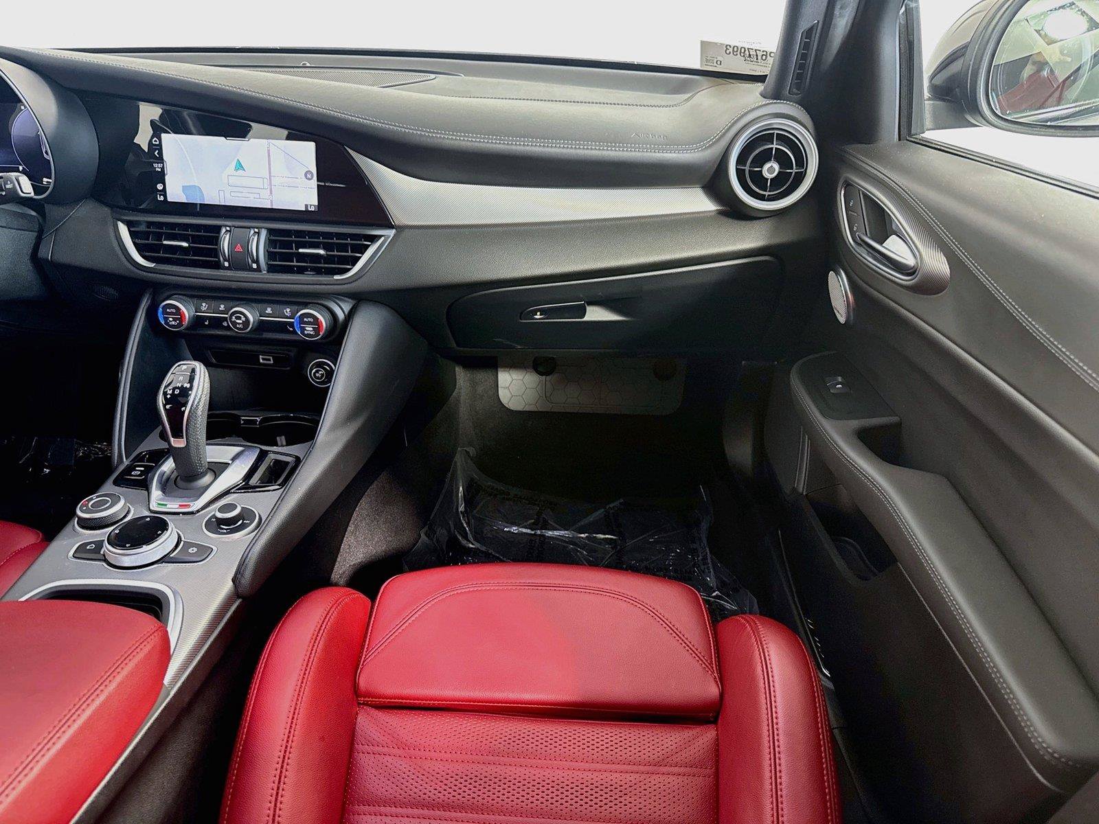 Used 2024 Alfa Romeo Giulia Veloce RWD image 33