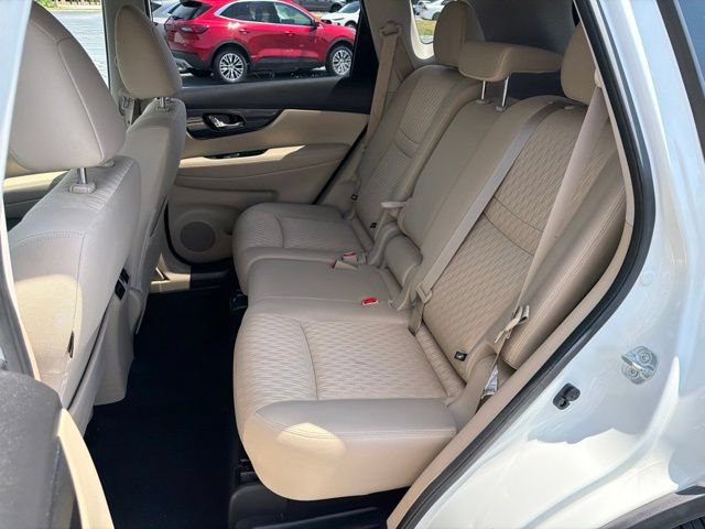 Used 2017 Nissan Rogue SV AWD/4WD image 17