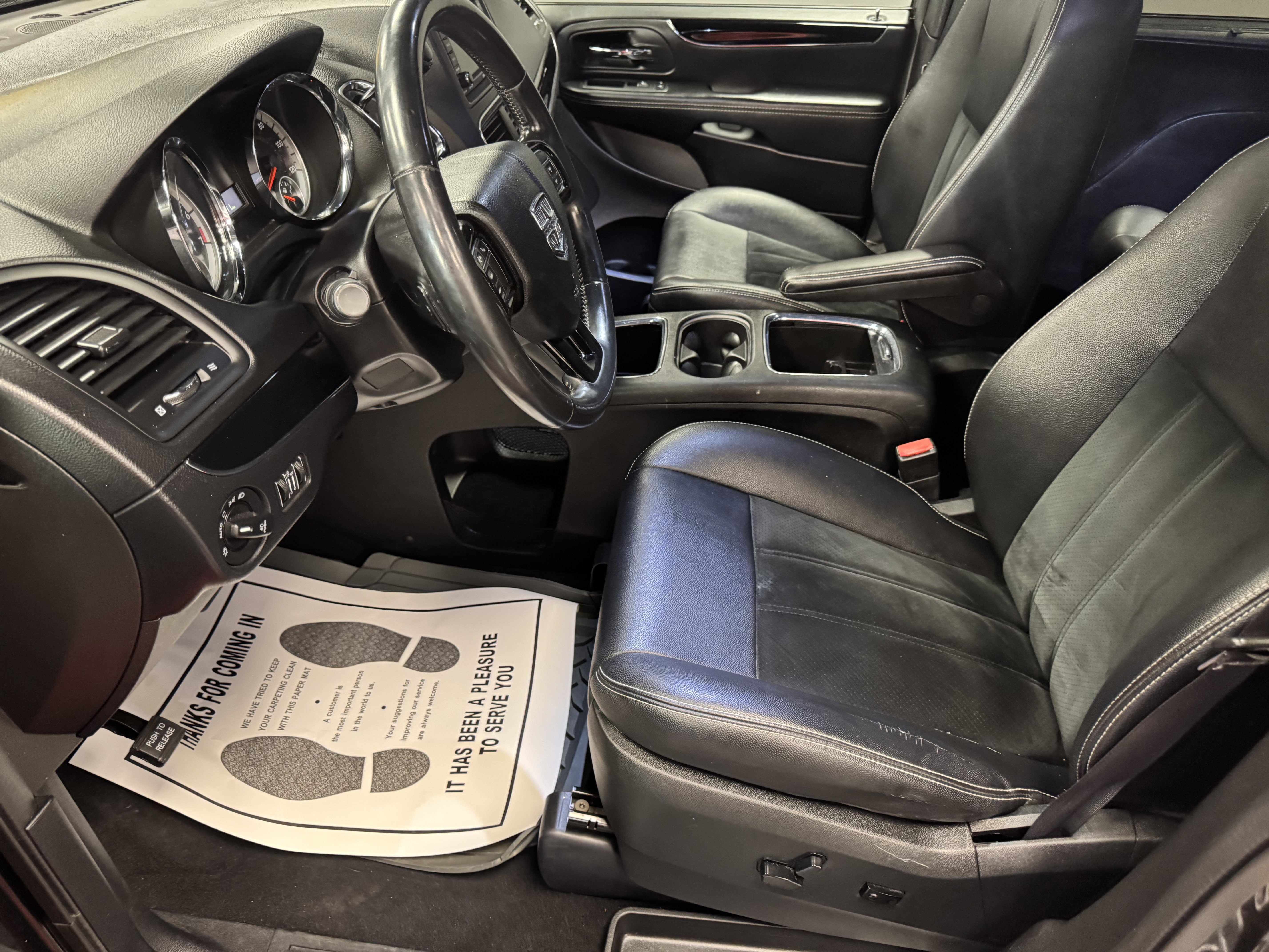 Used 2018 Dodge Grand Caravan SXT w/ Driver Convenience Group image 9