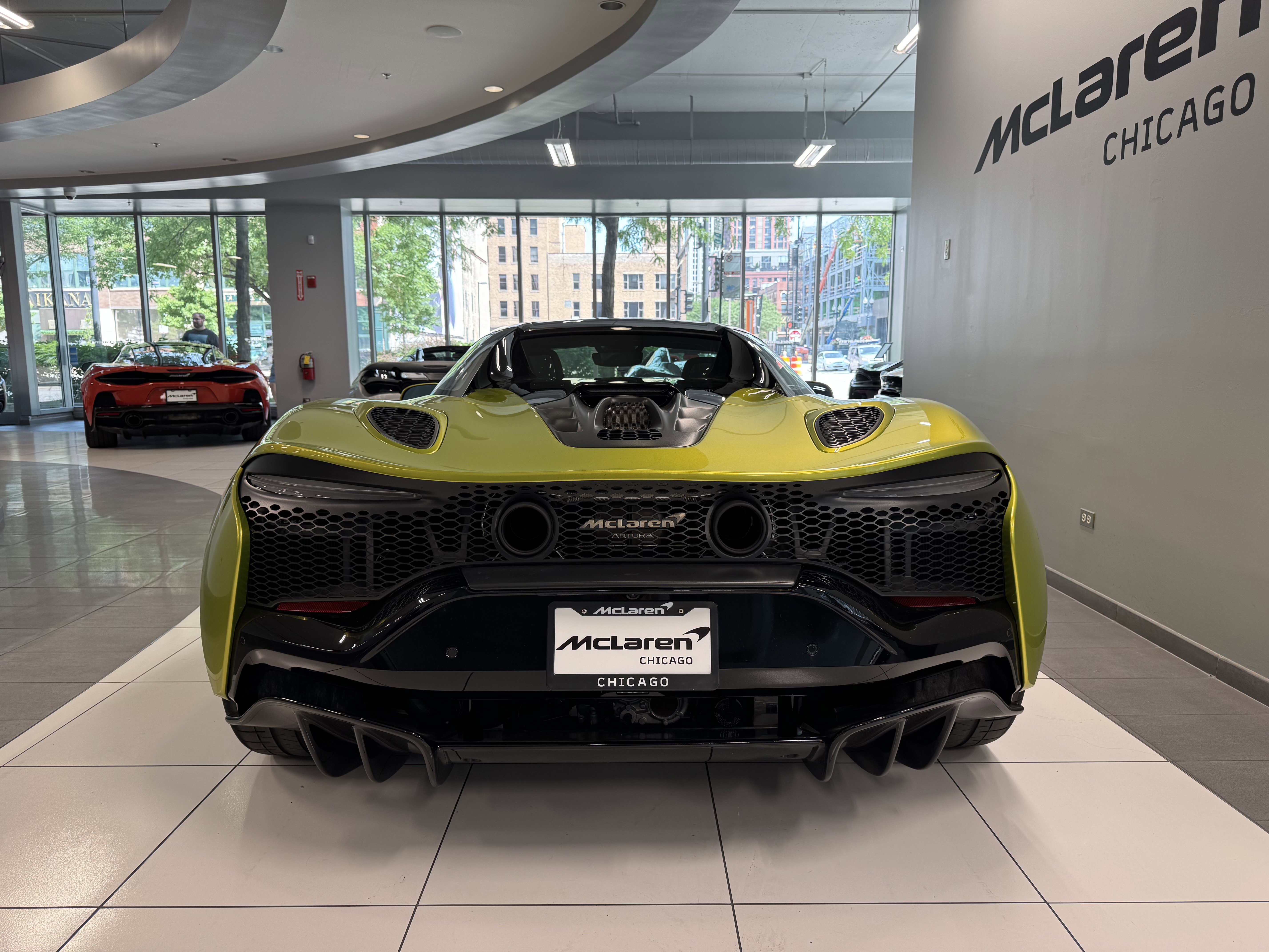 Used 2025 McLaren Artura Spider image 3