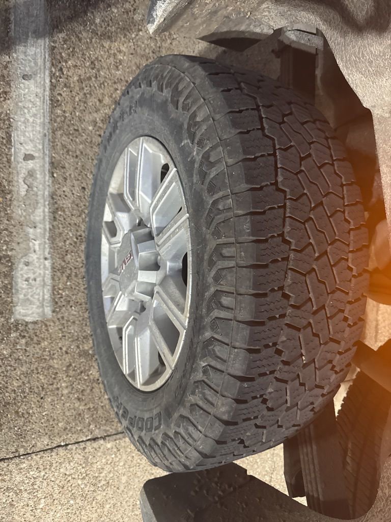 Used 2021 GMC Sierra 2500 SLE w/ SLE Value Package; image 11