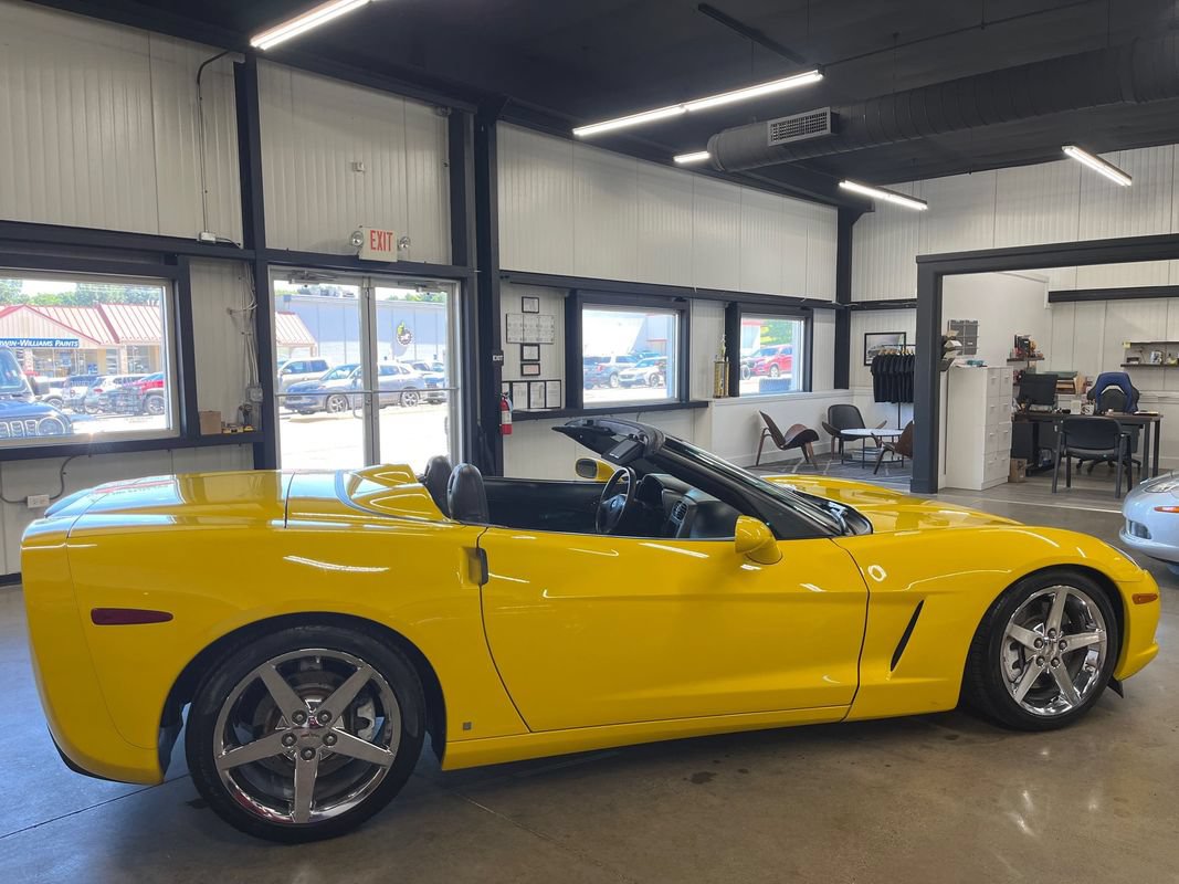 Used 2007 Chevrolet Corvette Convertible w/ Preferred Equipment Group RWD image 16