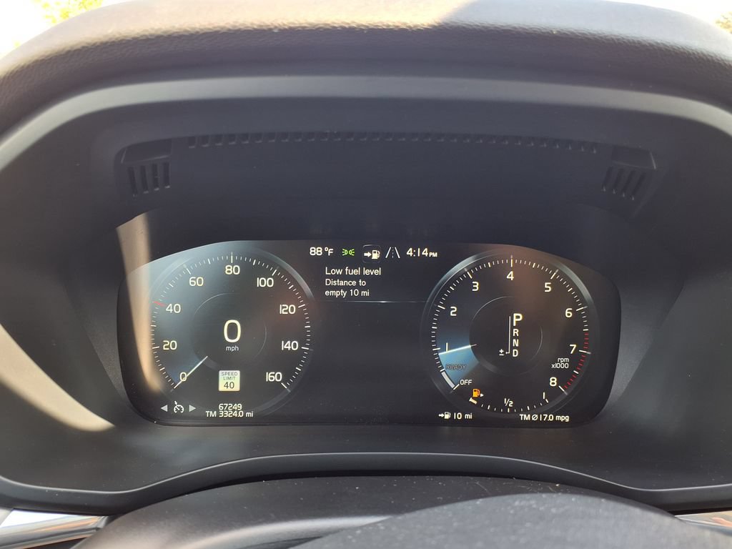Used 2019 Volvo XC60 T5 Momentum w/ Multimedia Package AWD/4WD image 32