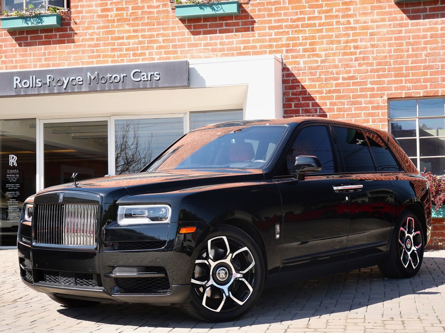 Used 2024 Rolls-Royce Cullinan Black Badge image 1