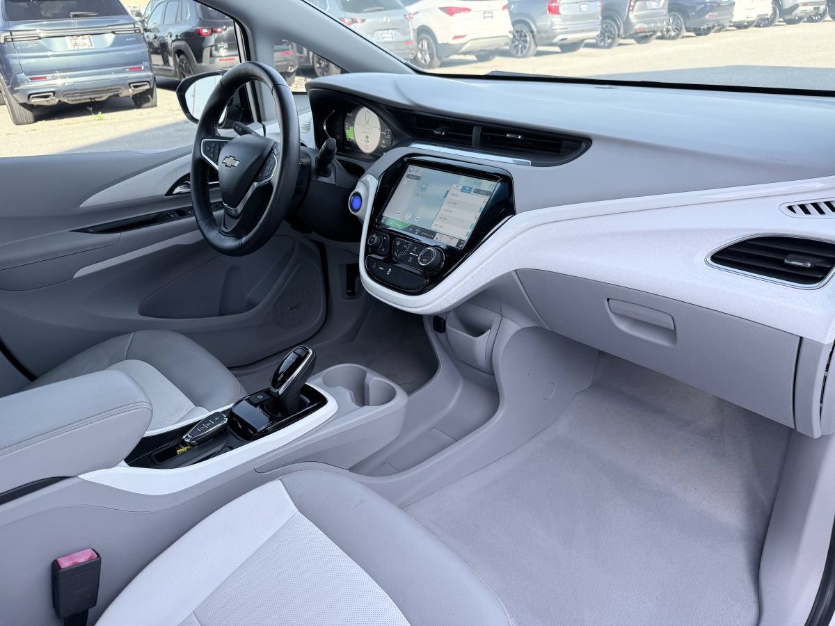 Used 2017 Chevrolet Bolt Premier w/ Driver Confidence II Package FWD image 12