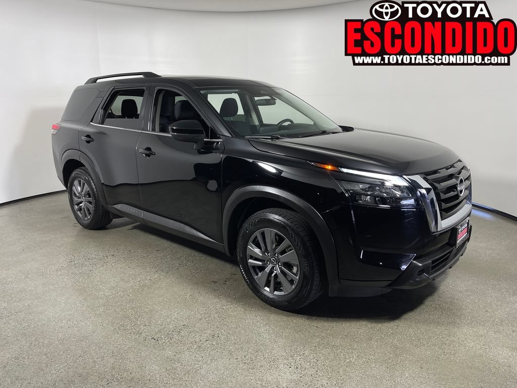 Used 2025 Nissan Pathfinder SV FWD image 1