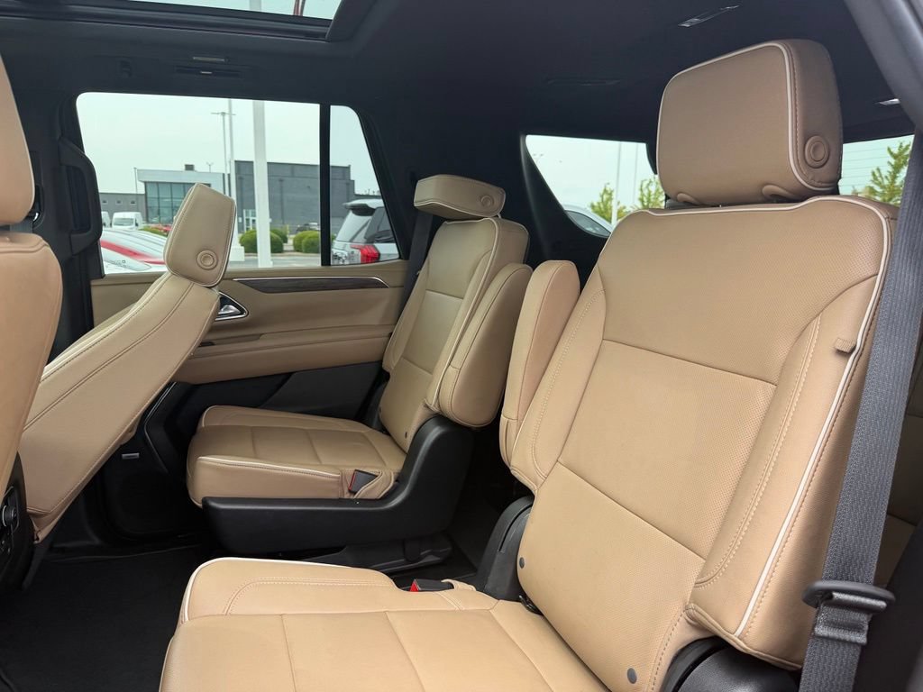 Used 2023 Chevrolet Tahoe Premier AWD/4WD image 32