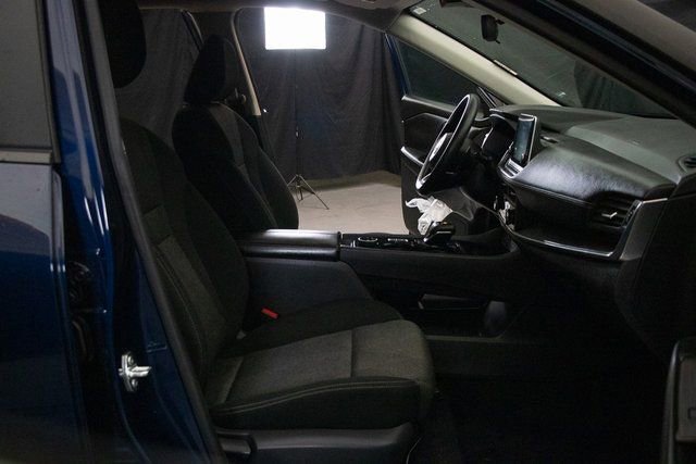 Used 2024 Nissan Rogue SV image 16