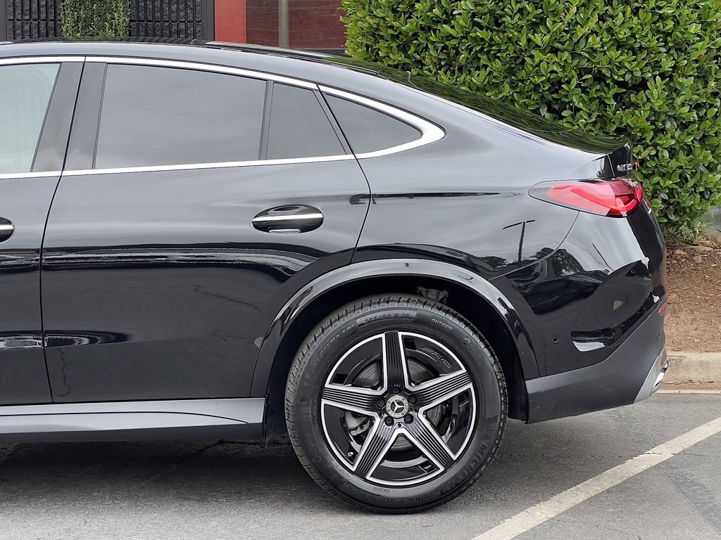 Used 2025 Mercedes-Benz GLC 300 4MATIC w/ AMG Line image 11