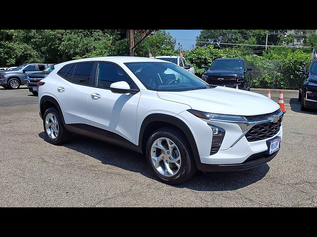 Certified 2024 Chevrolet Trax LS w/ LS Convenience Package FWD image 2