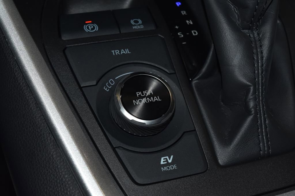 Used 2025 Toyota RAV4 XLE w/ Convenience Package image 14