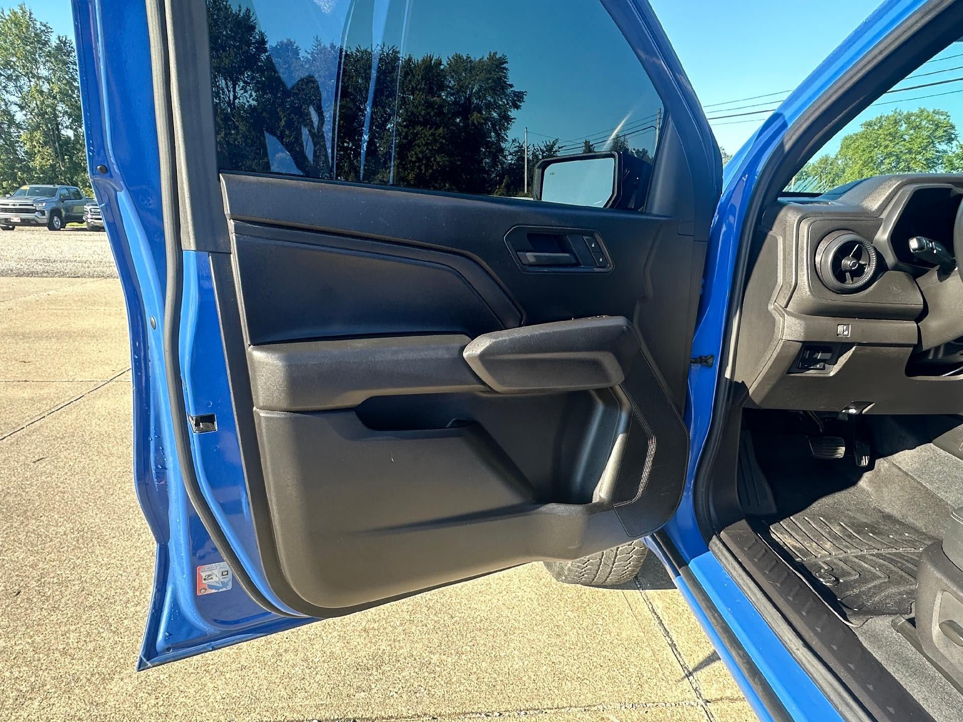 Used 2025 Chevrolet Colorado Trail Boss AWD/4WD image 14