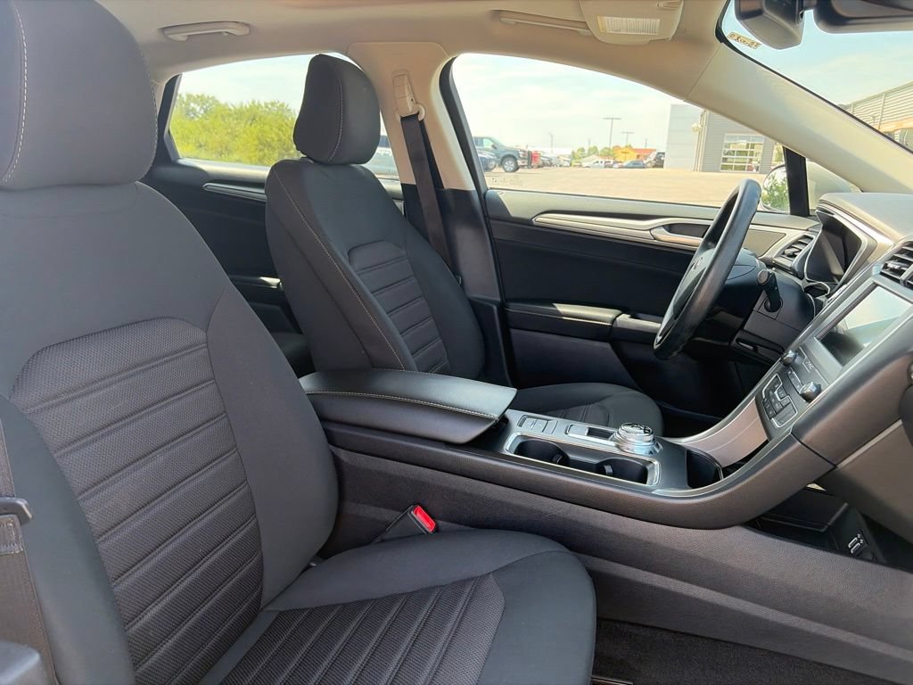 Used 2020 Ford Fusion SE FWD image 10