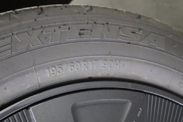 Used 2025 Toyota Prius LE FWD image 45