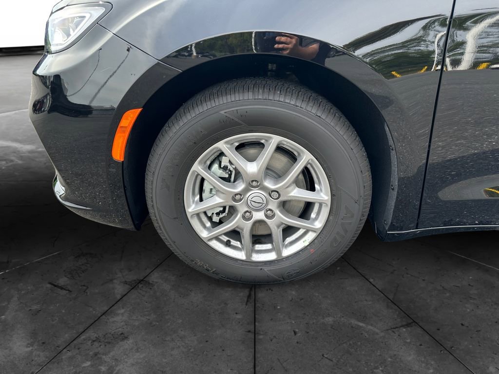 New 2026 Chrysler Pacifica Select image 14