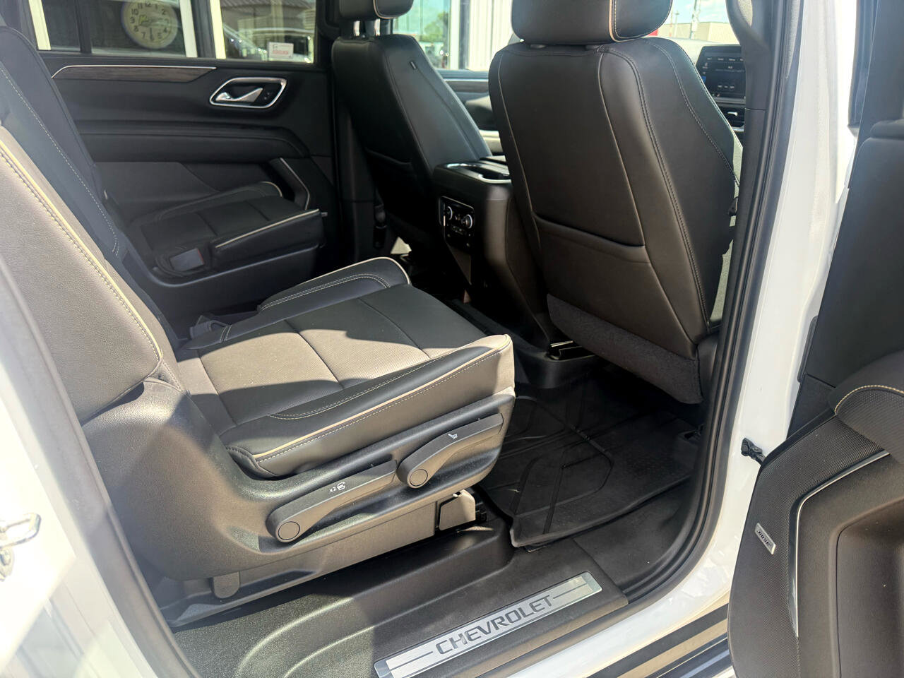 Used 2021 Chevrolet Suburban Premier w/ Premium Package image 20