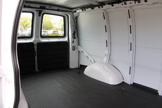 New 2026 GMC Savana 2500 w/ Driver Convenience Package RWD image 18