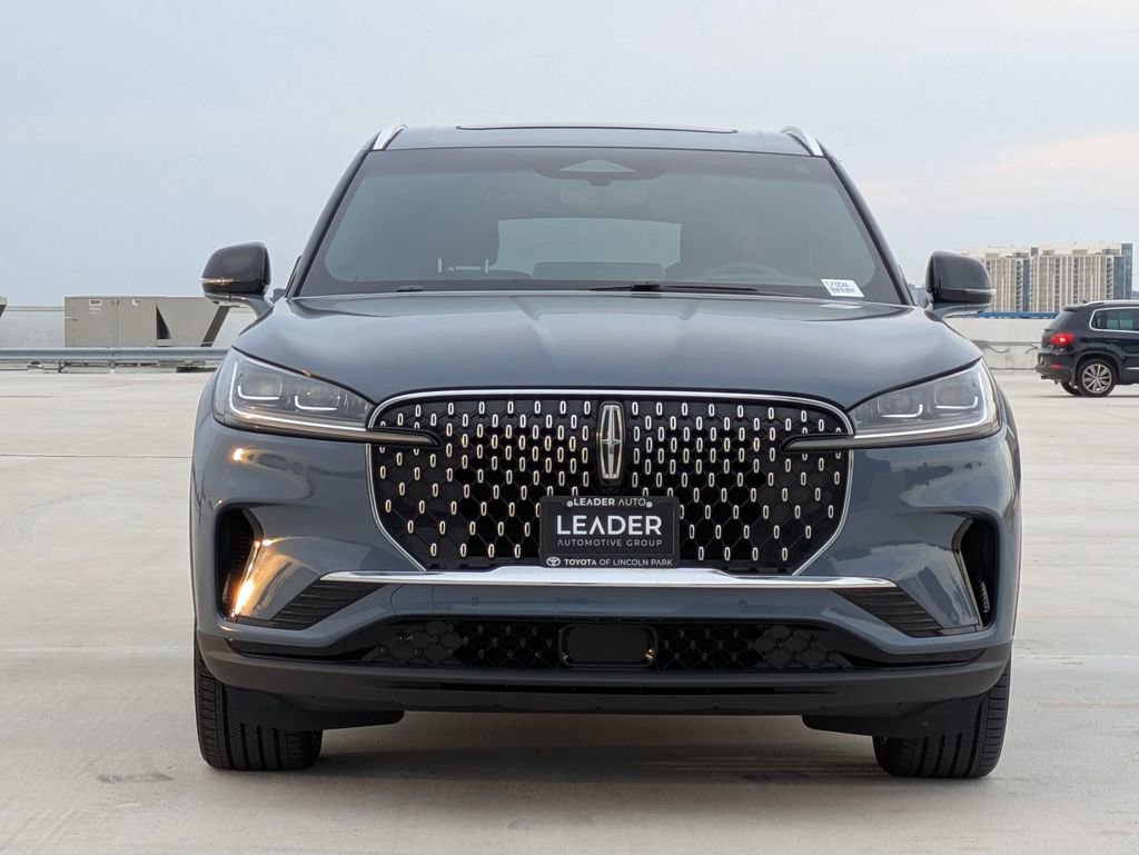 Used 2025 Lincoln Aviator Reserve w/ Illumination Package image 2