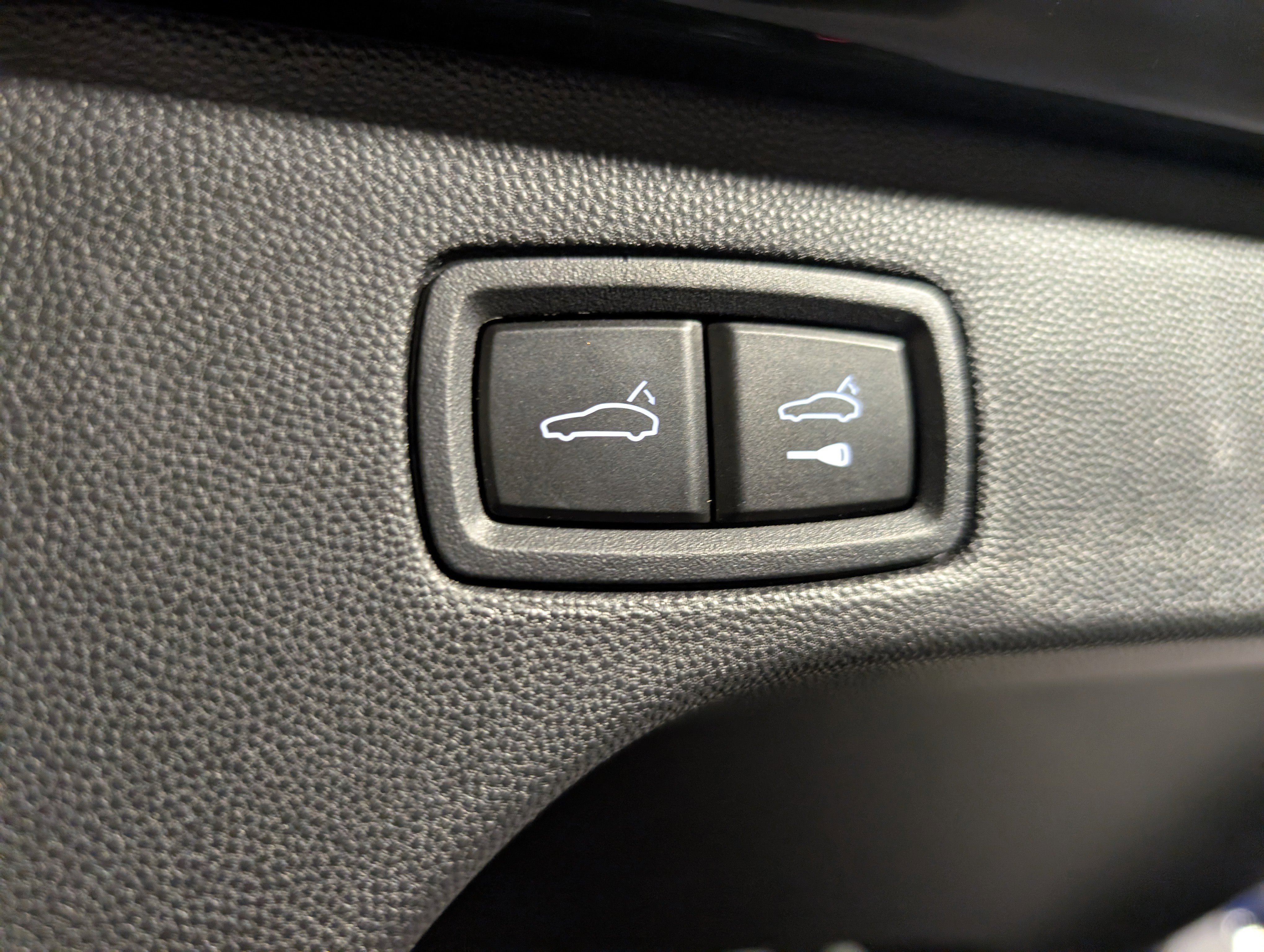 Used 2025 Porsche Macan 4 Electric image 24