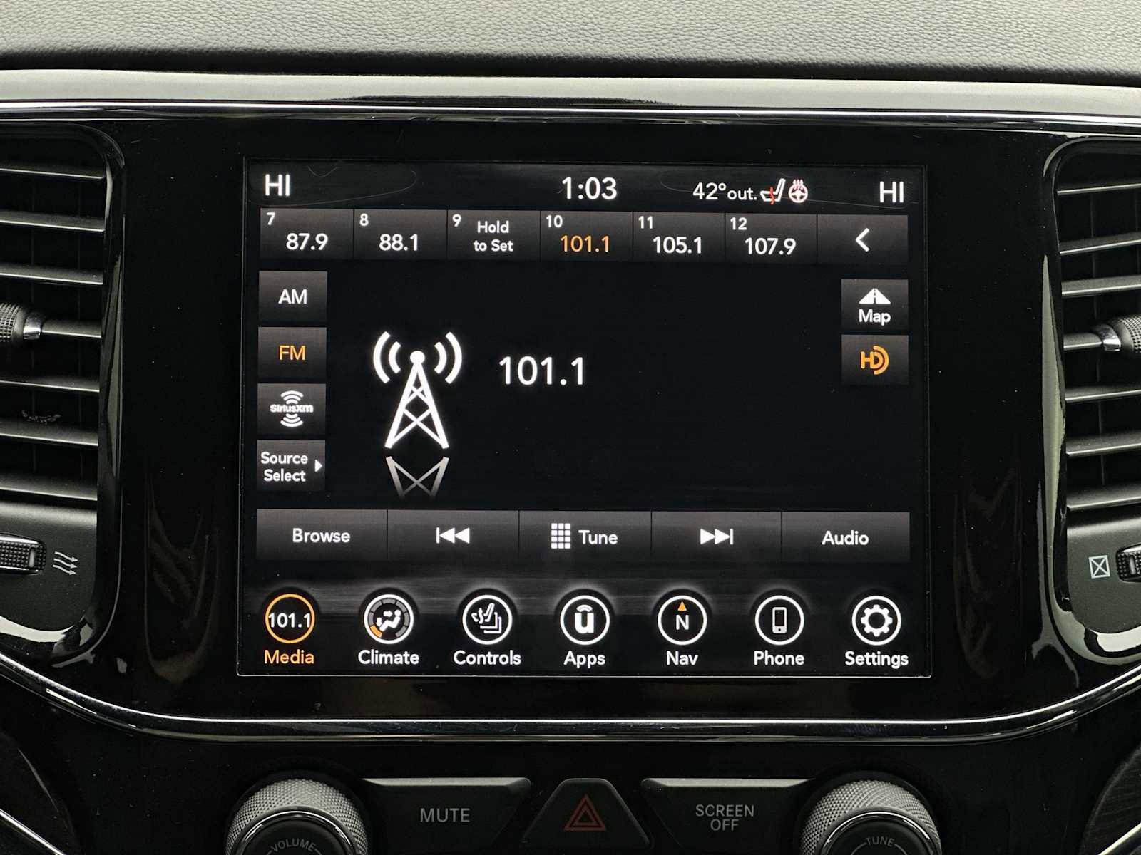 Used 2020 Jeep Grand Cherokee Overland image 12