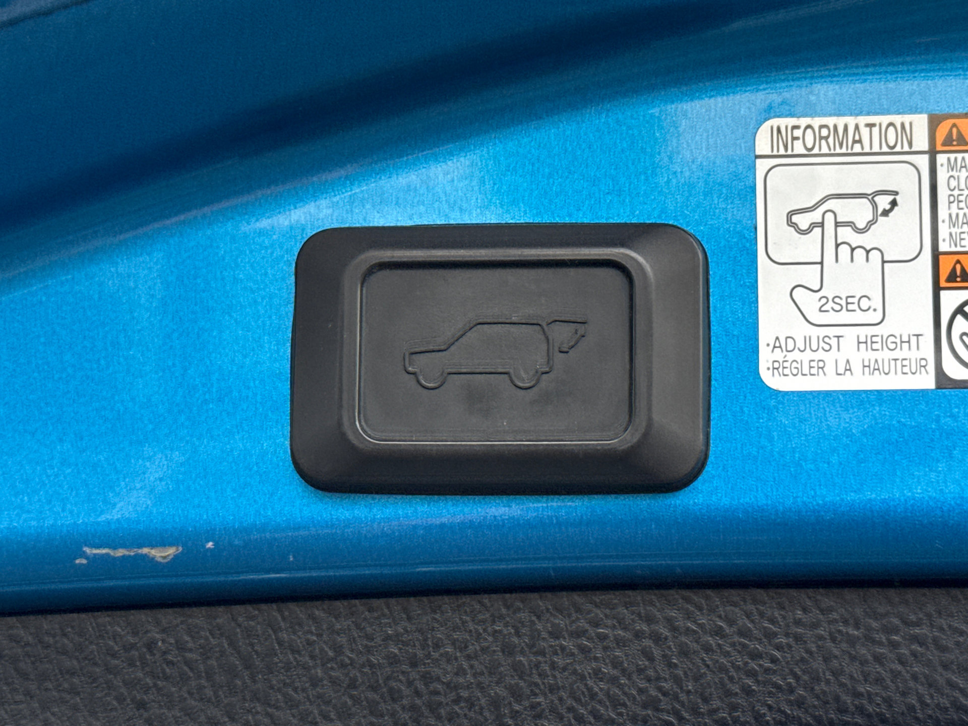 Certified 2018 Toyota RAV4 SE AWD/4WD image 9