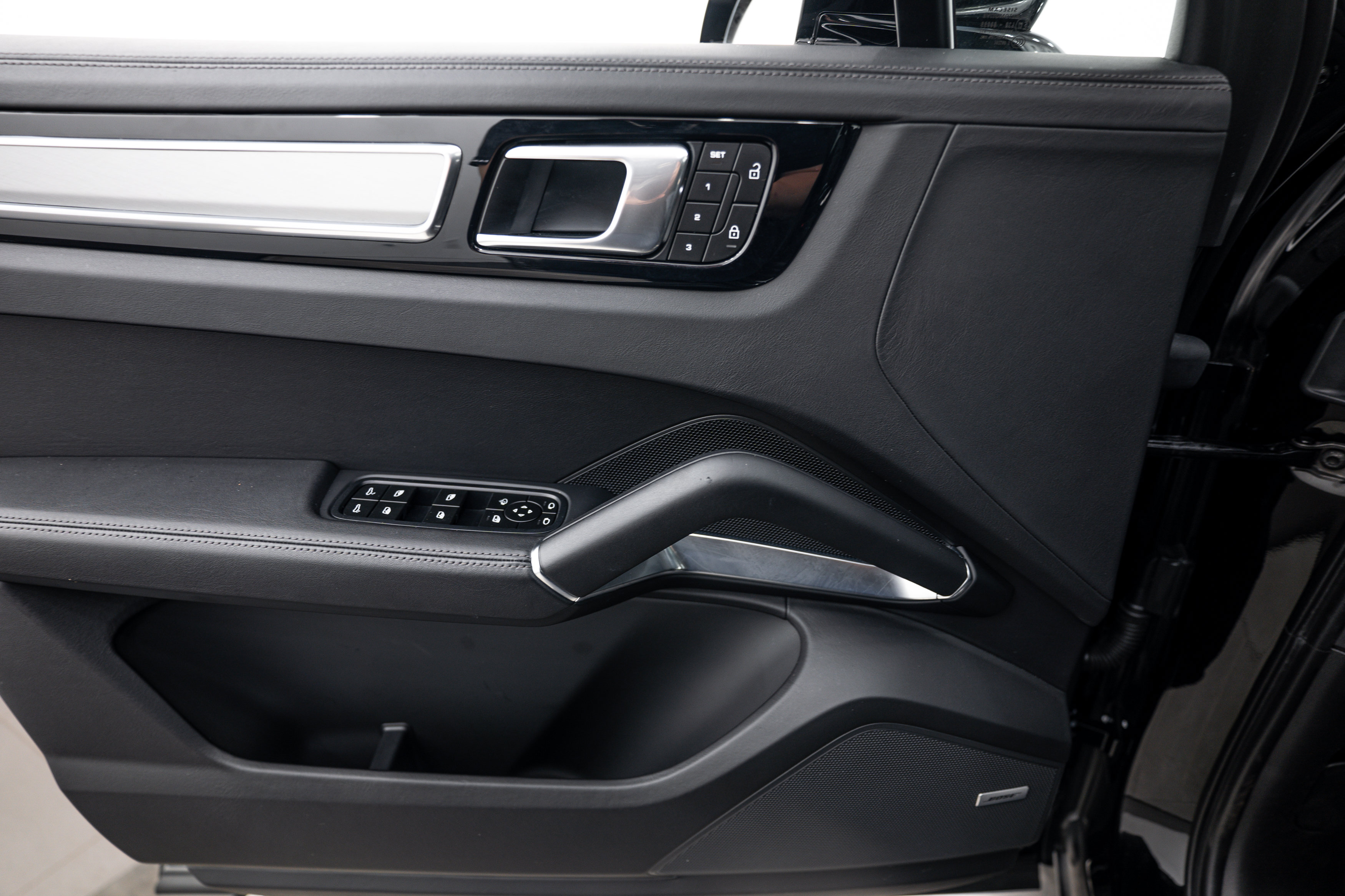 Certified 2023 Porsche Cayenne Turbo AWD/4WD image 18