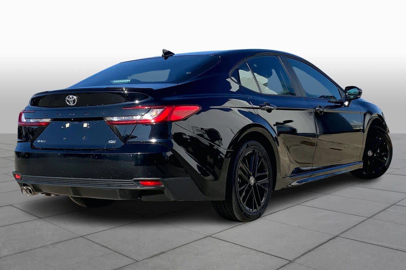 Used 2025 Toyota Camry SE FWD image 13