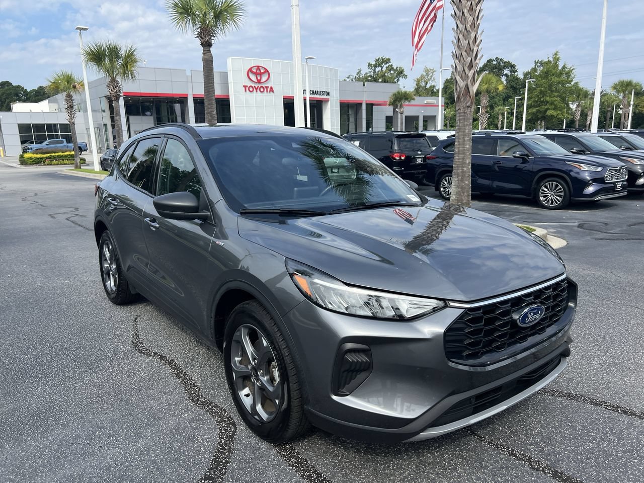 Used 2025 Ford Escape ST-Line FWD image 2