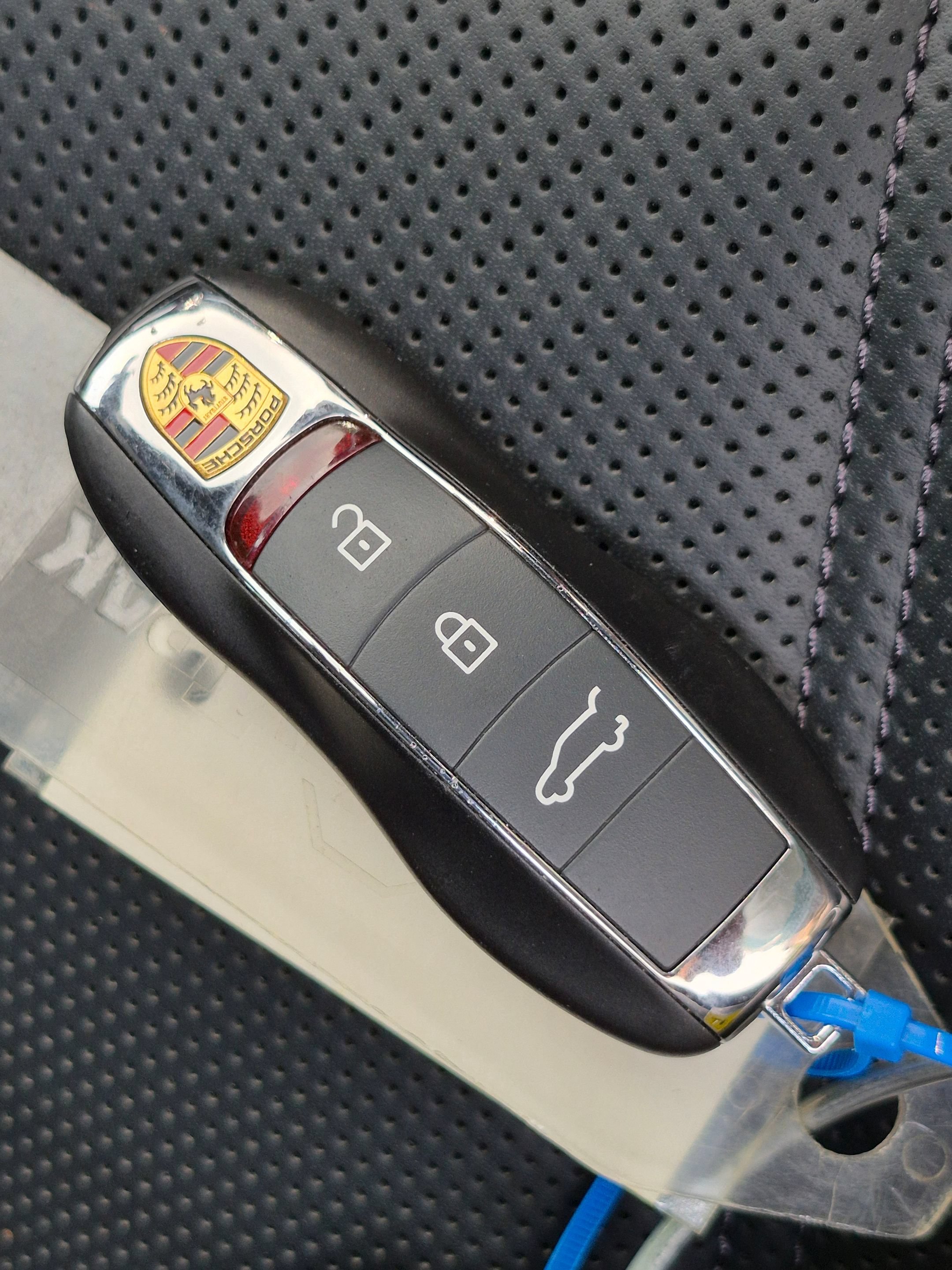 Certified 2026 Porsche Macan AWD/4WD image 39