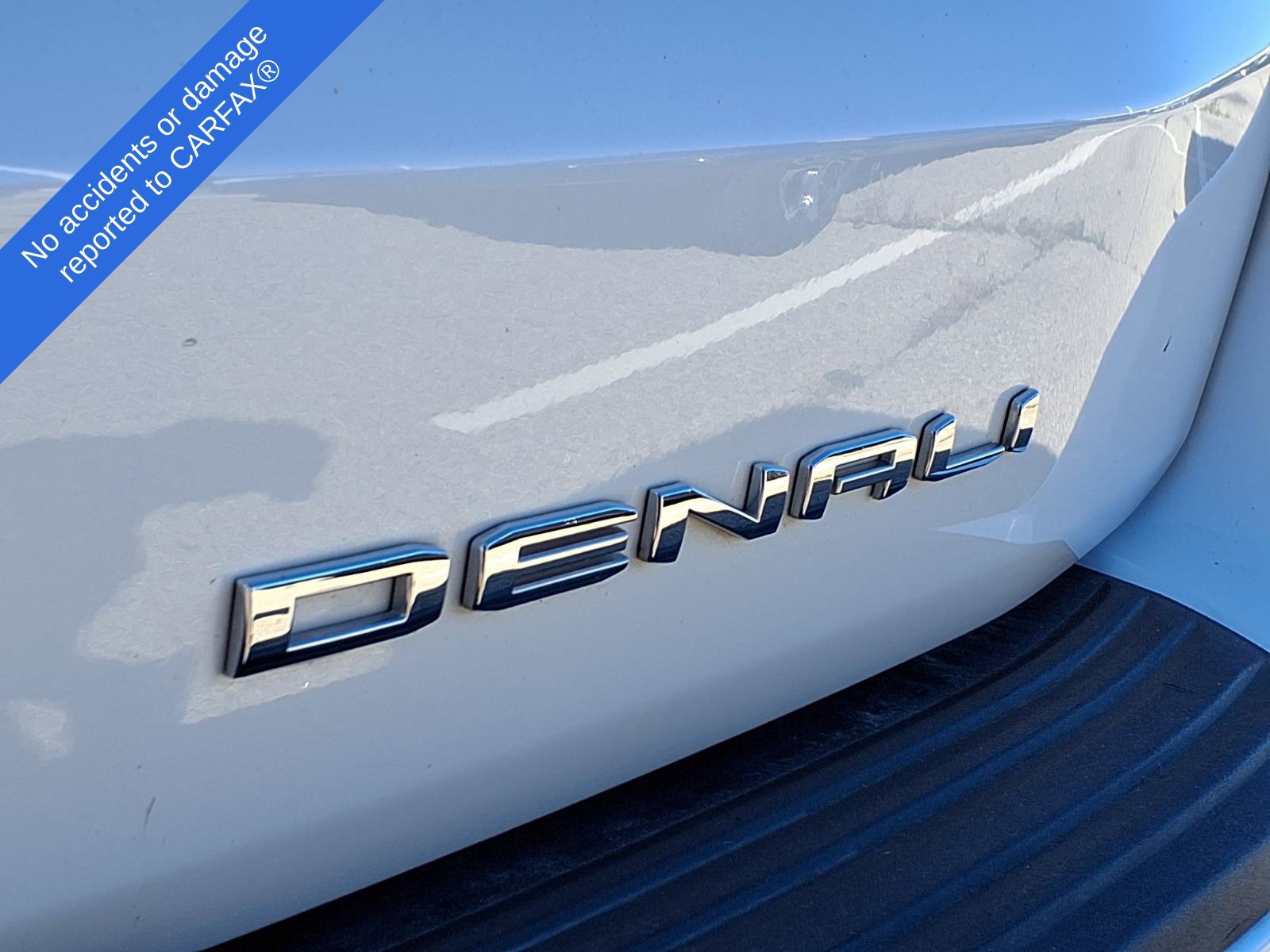Used 2024 GMC Yukon Denali Ultimate AWD/4WD image 10