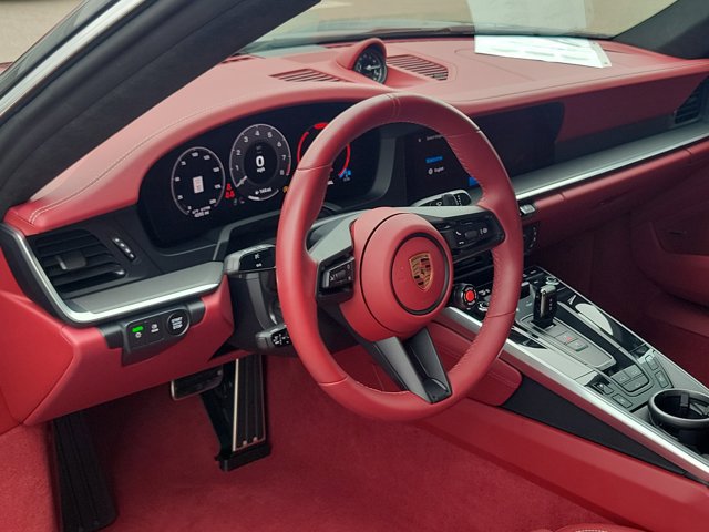 Certified 2025 Porsche 911 Carrera RWD image 4