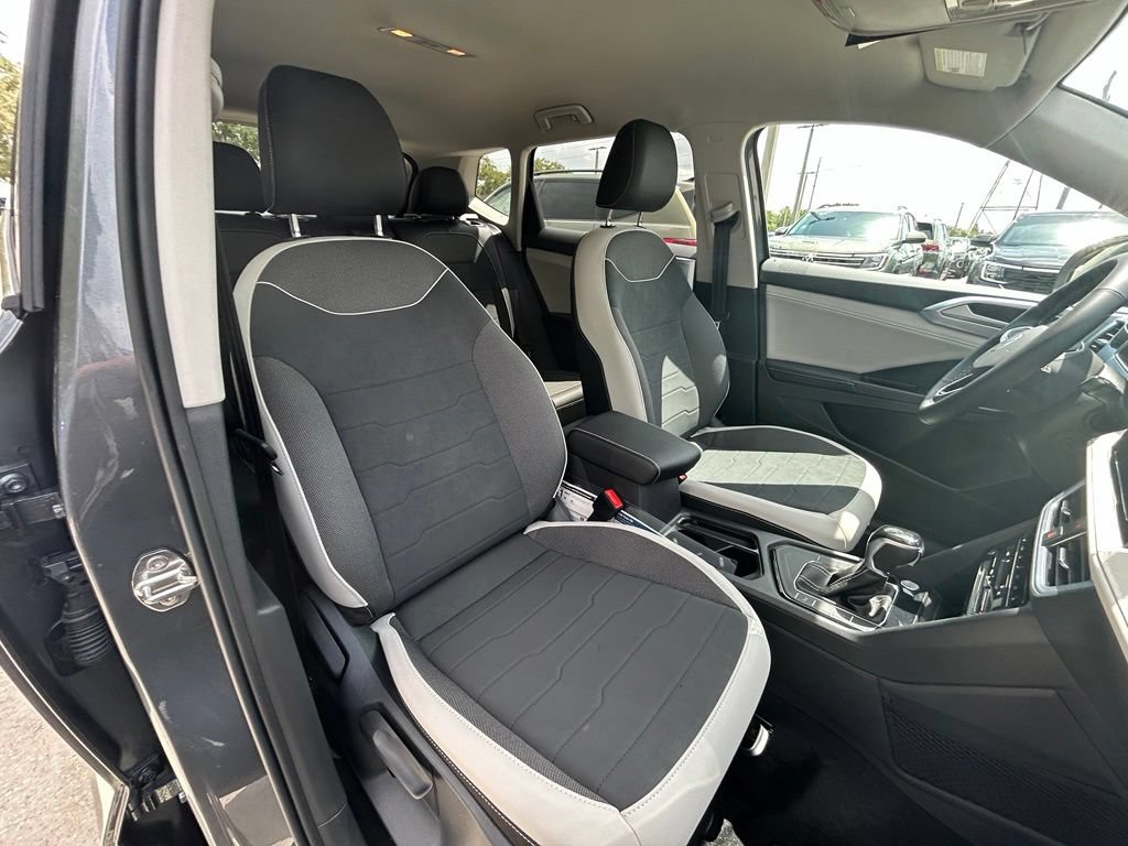New 2026 Volkswagen Taos SE FWD image 30