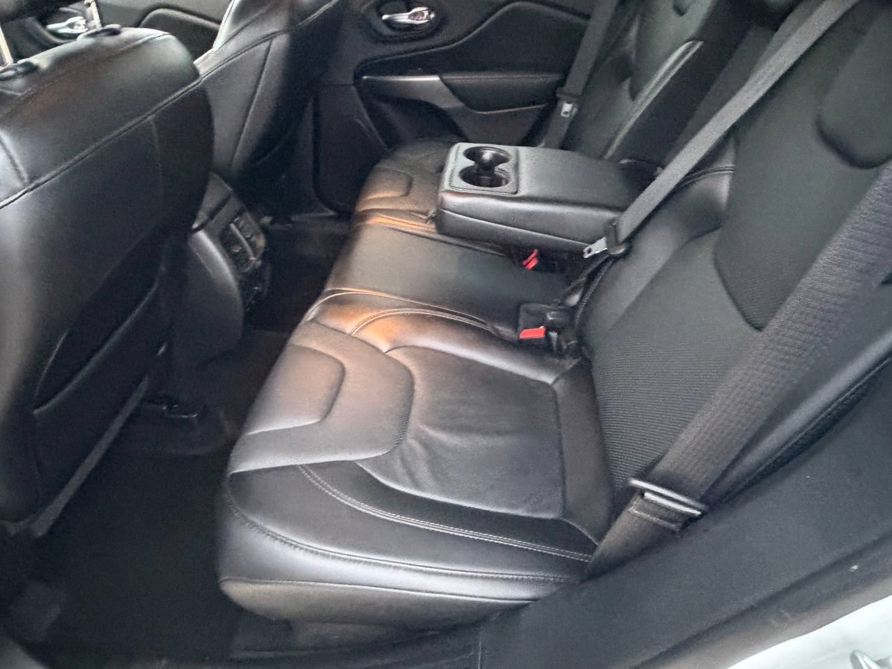 Used 2019 Jeep Cherokee Limited AWD/4WD image 38