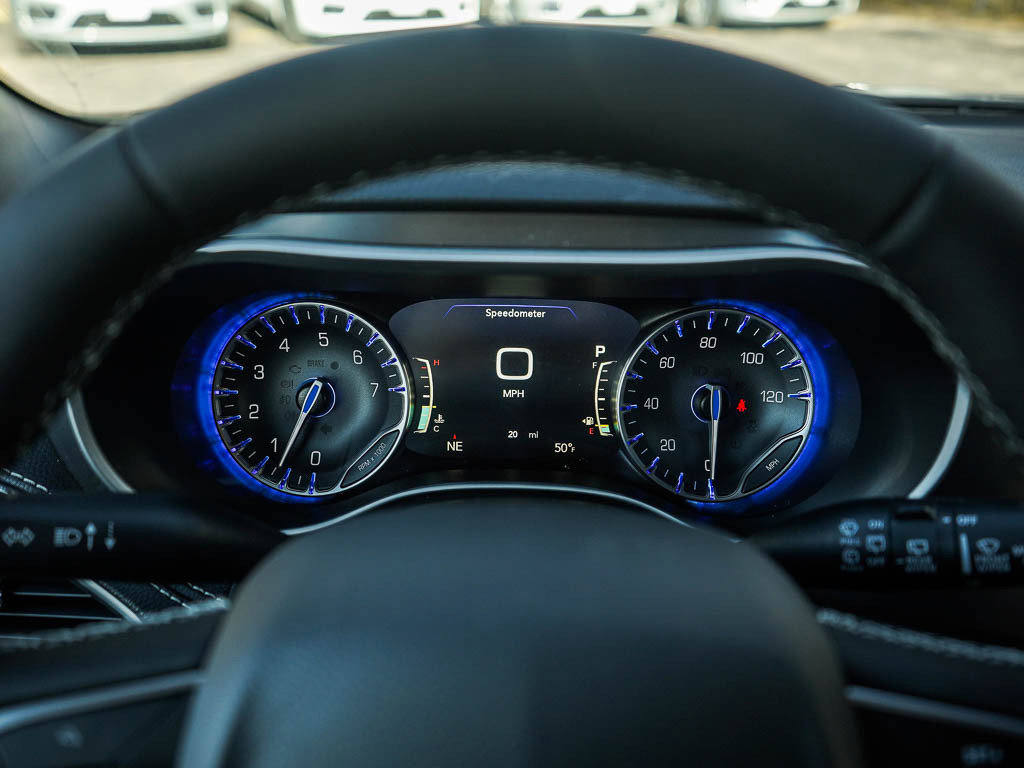 New 2026 Chrysler Pacifica Select AWD/4WD image 25