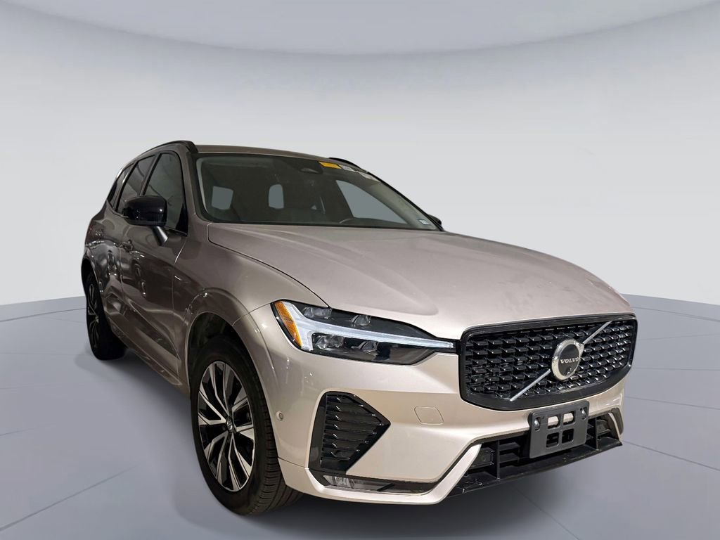 Used 2025 Volvo XC60 B5 Plus AWD/4WD image 3