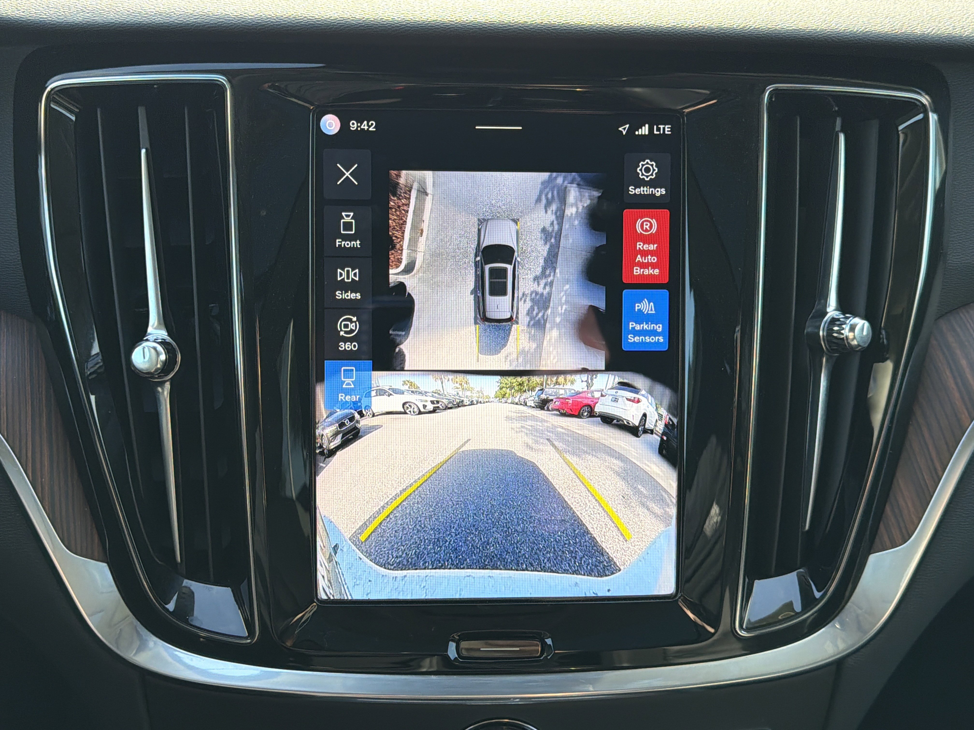 Certified 2025 Volvo V60 B5 Cross Country Plus image 25