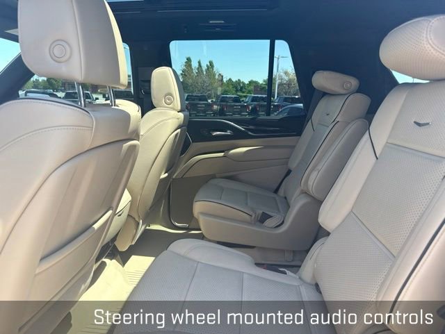 Used 2023 Cadillac Escalade Premium Luxury AWD/4WD image 31