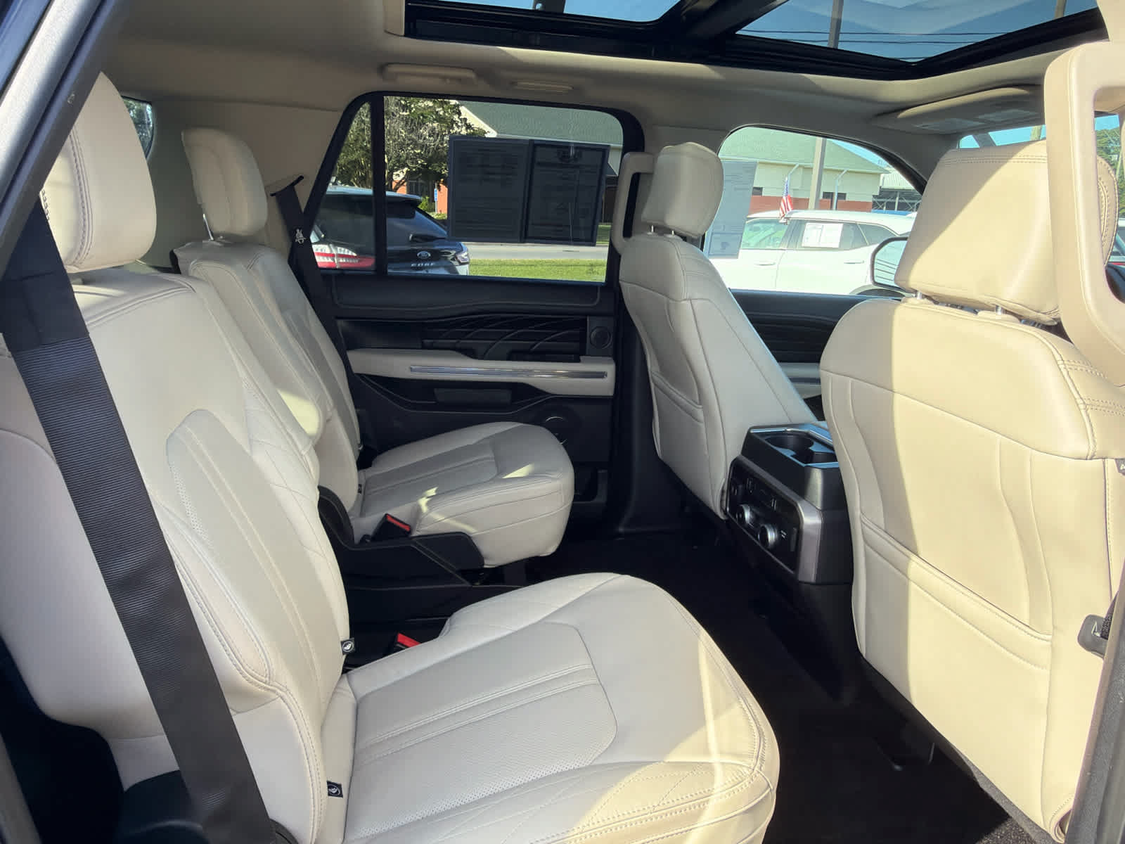 Used 2019 Ford Expedition Platinum AWD/4WD image 10