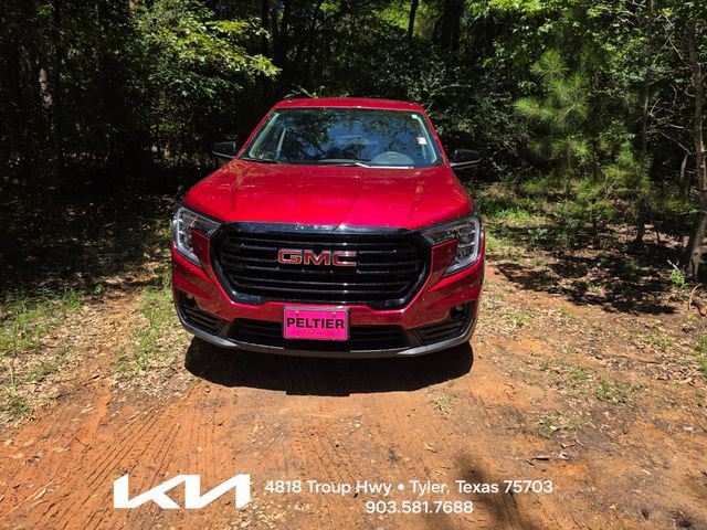 Used 2023 GMC Terrain SLT w/ Elevation Edition FWD image 2