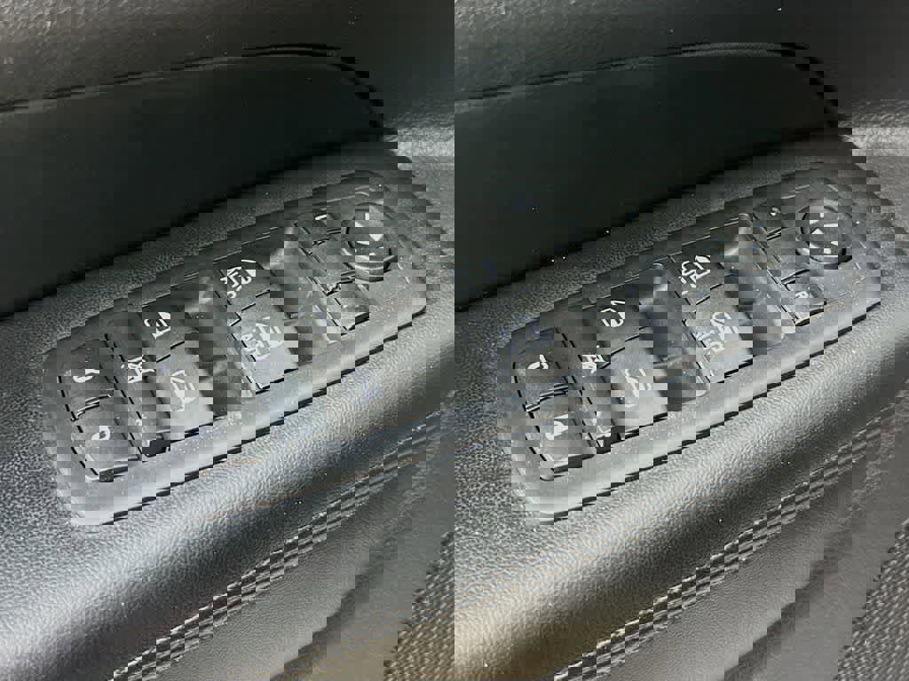 Used 2015 Jeep Grand Cherokee Laredo w/ Quick Order Package 23E image 28