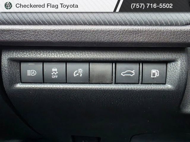 Used 2025 Toyota Camry SE w/ Convenience Package image 5