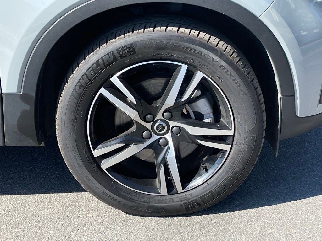 Used 2025 Volvo XC40 B5 Core image 32