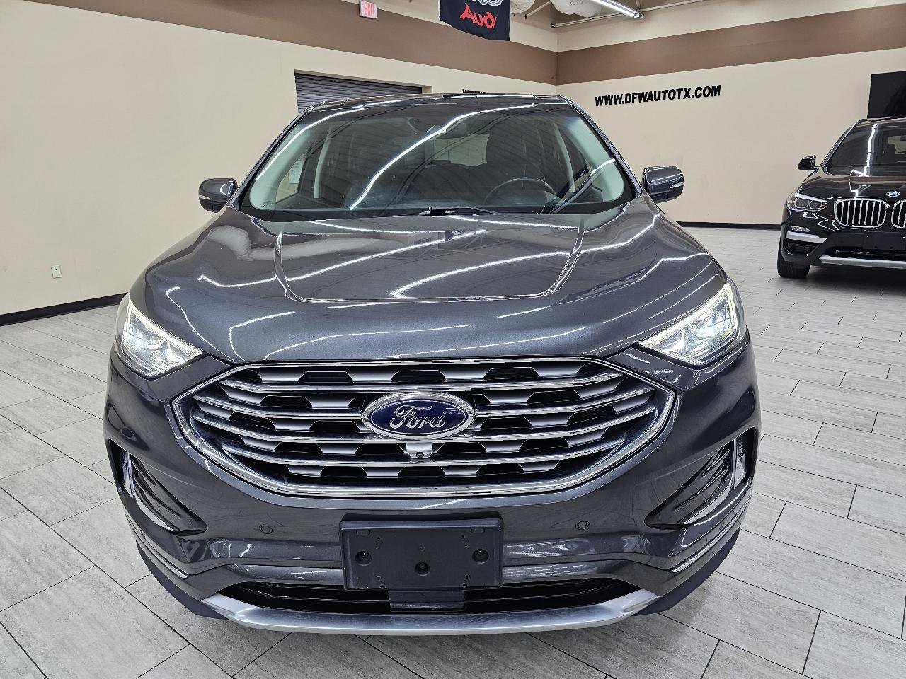 Used 2019 Ford Edge Titanium w/ Equipment Group 301A FWD image 4
