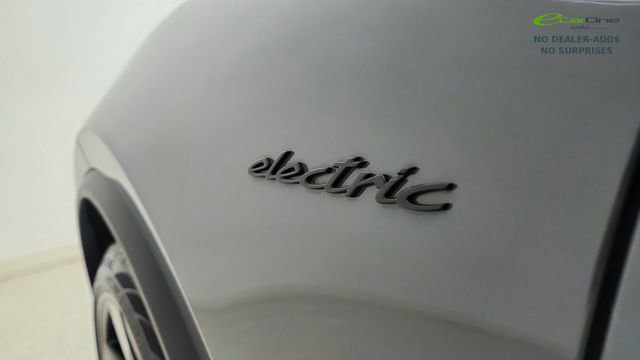 Used 2025 Porsche Macan Electric RWD image 17