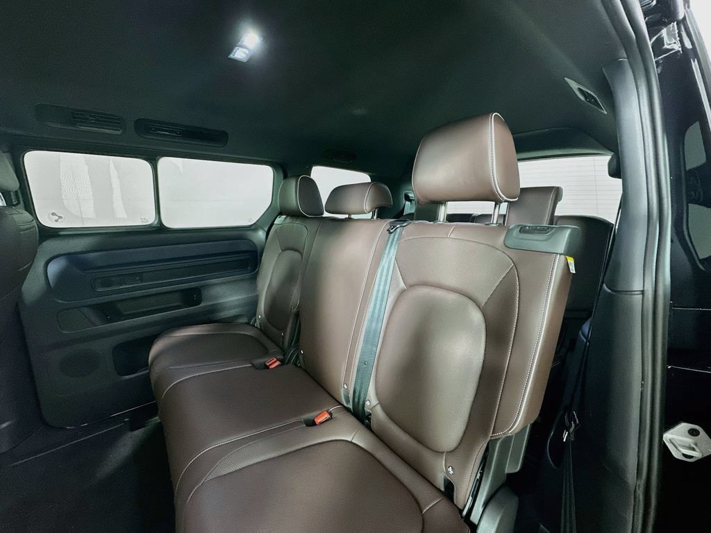 Used 2025 Volkswagen ID. Buzz Pro S RWD image 17