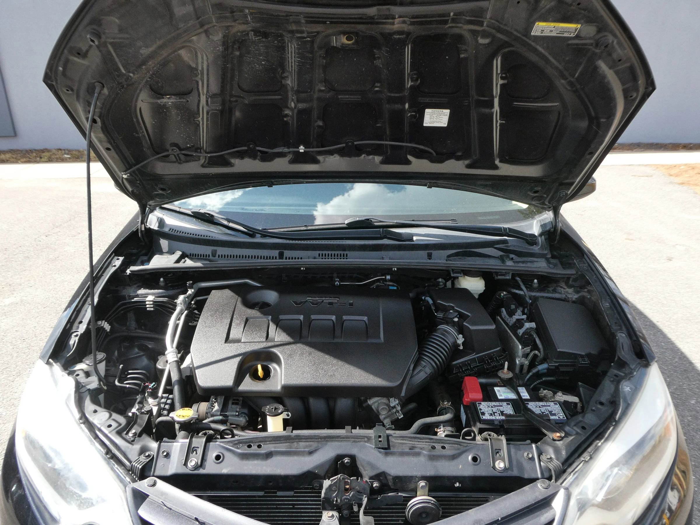 Used 2015 Toyota Corolla LE FWD image 32