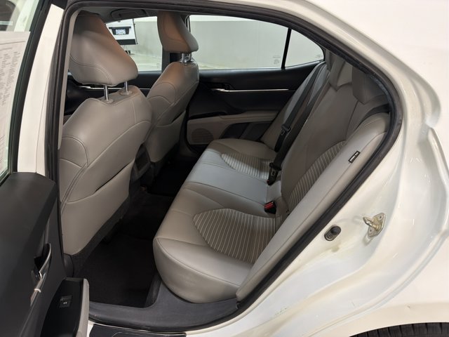 Used 2020 Toyota Camry SE w/ Carpet Mat Package FWD image 8