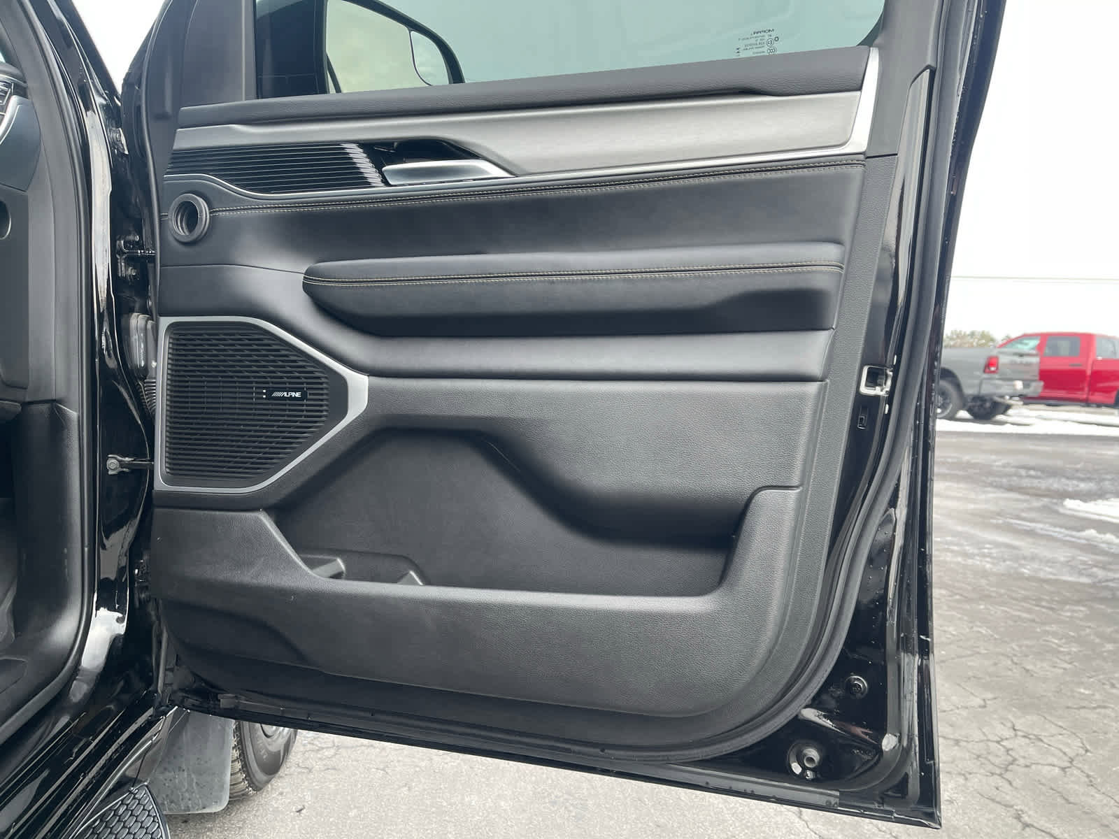 Used 2024 Jeep Wagoneer Series II image 9