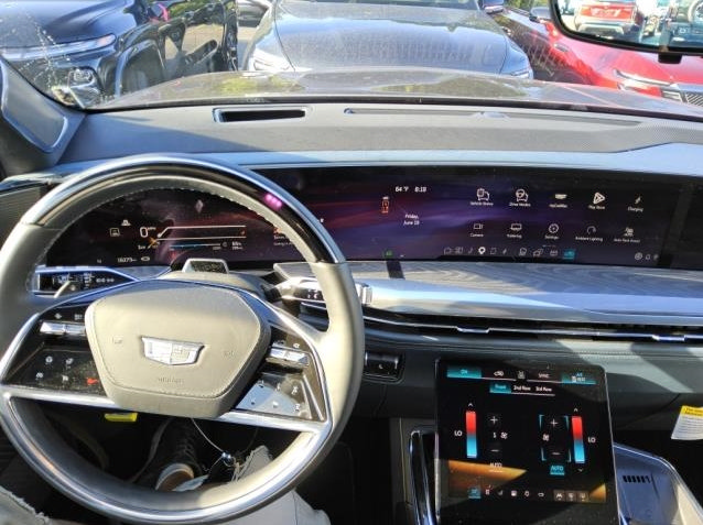 Used 2025 Cadillac Escalade IQ Luxury 2 w/ LPO, Premium Carpet Package AWD/4WD image 4