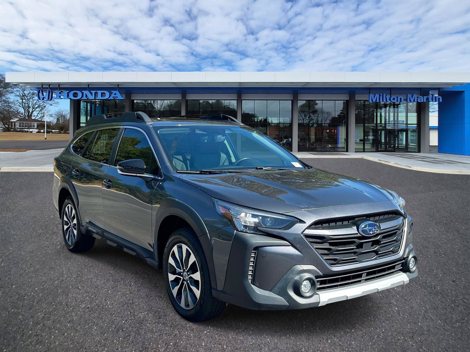 Used 2023 Subaru Outback Limited AWD/4WD image 1